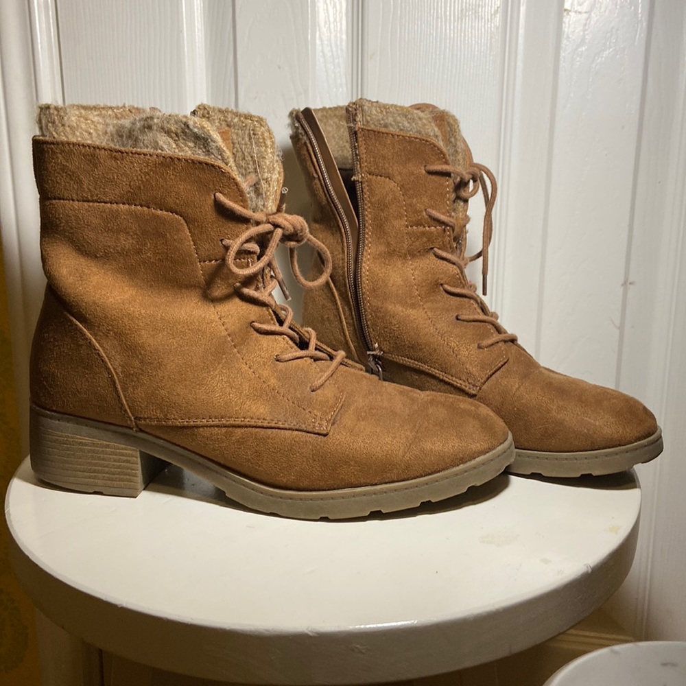 Winter laced boots